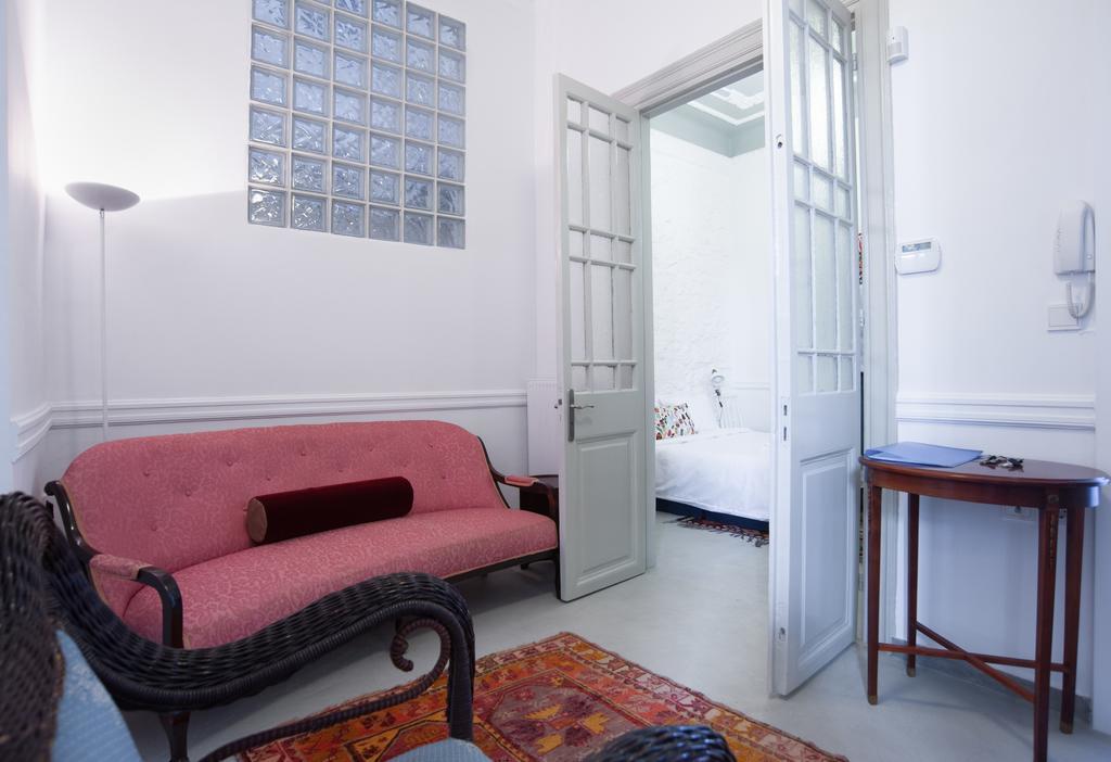 Neoclassical House At Metro Station Attiki أثينا المظهر الخارجي الصورة